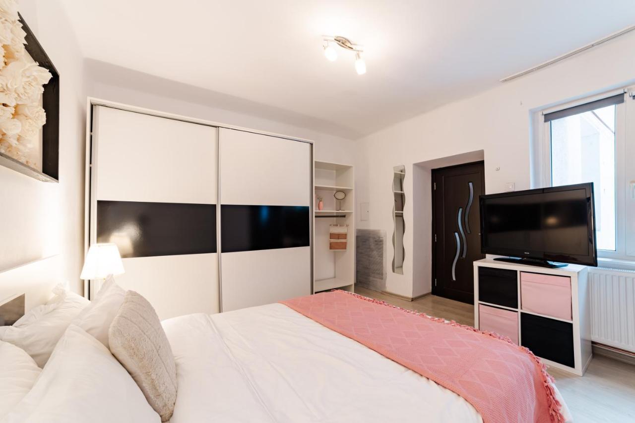 Anastasia Apartments With Parking Braşov Extérieur photo
