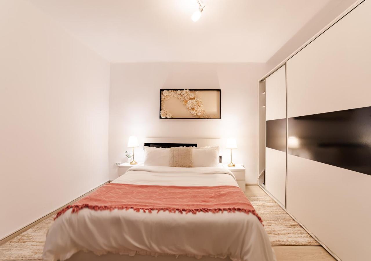 Anastasia Apartments With Parking Braşov Extérieur photo